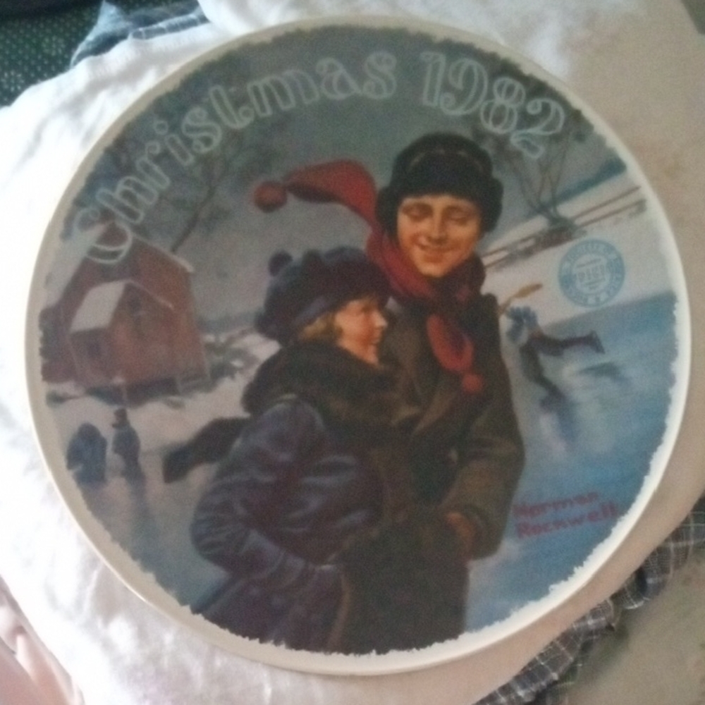 Norman Rockwell 1982 Holiday Plate in Blue and Red